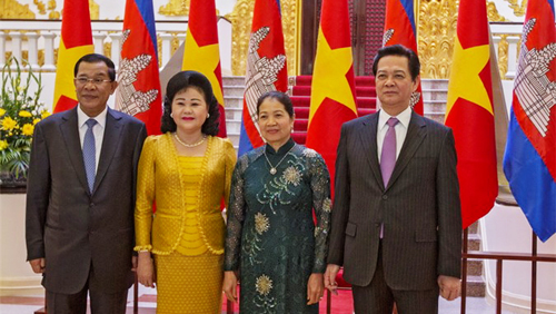 Primer ministro de Camboya visita Vietnam