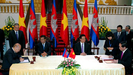 Estrechan Vietnam y Camboya cooperación integral