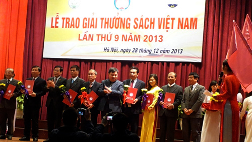 Honran 100 obras ganadoras en concurso de libros vietnamitas de 2013