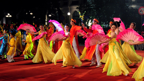 Febriles actividades en saludo al Año Nuevo 2014 en Vietnam