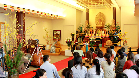 Vietnamitas dentro y fuera del país celebran el Nuevo Año 2014