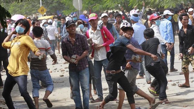 Oposición en Camboya suspende negociaciones con gobierno