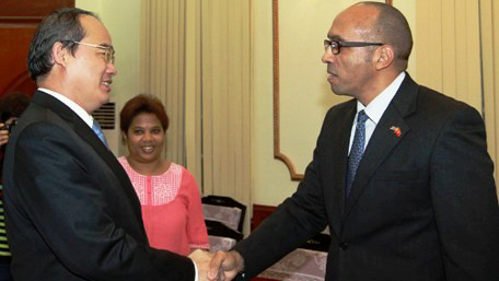 Recibe Frente Patriótico a Embajador cubano en Vietnam