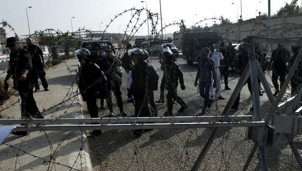 Despliegue de fuerzas de seguridad para juicio a presidente Mursi