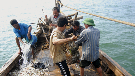 Estados Unidos critica nuevas restricciones de China a pesca en aguas en disputa