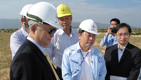 Director general de AIEA recorre Ninh Thuan sitio de futura planta nuclear