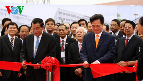 Inauguran hospital Cho Ray en la capital de Camboya
