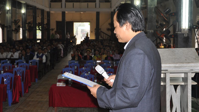 Sacerdote Nguyen Van Ky se involucra activamente en la construcción del nuevo campo