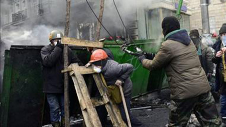 Descarta presidente de Ucrania decretar estado de emergencia