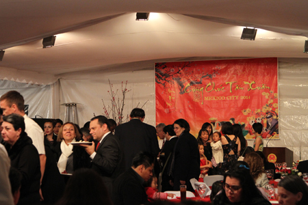 Saludan vietnamitas en el exterior la festividad del Tet