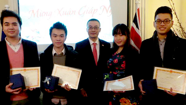 Compatriotas en ultramar celebran Año Nuevo Lunar del Caballo 2014