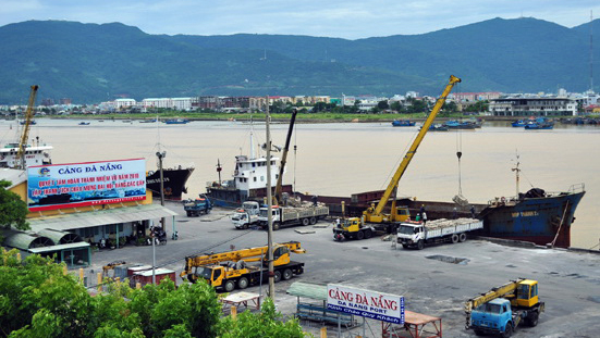 Puerto de Da Nang recibe primer barco turístico del Año Nuevo Lunar del Caballo