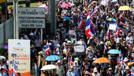 Oposición tailandesa sigue con manifestaciones en vísperas de elecciones
