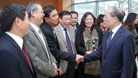 Urge presidente del parlamento vietnamita al cumplimiento de la nueva Constitución