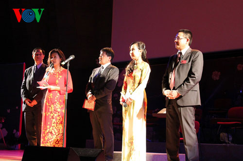 Vietnamitas en Francia saludan Nuevo Año Lunar