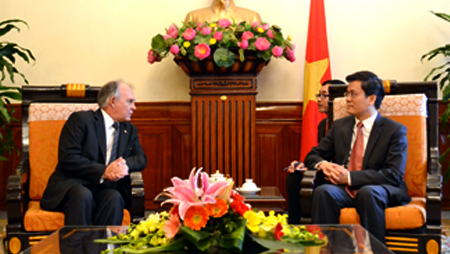 Saluda Vietnam apertura de la Embajada de Colombia en 2014