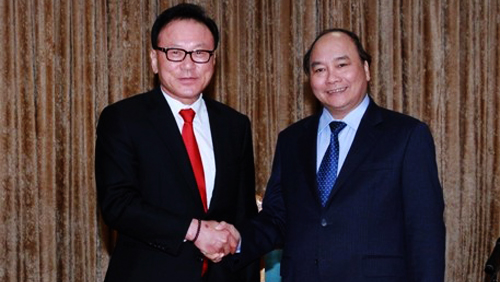 Viceprimer ministro Nguyen Xuan Phuc recibe a cónsul general honorífico surcoreano