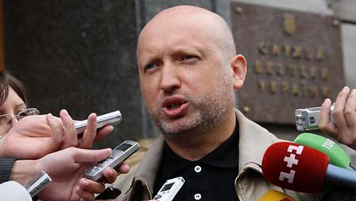 Presidente temporal de Ucrania no reconoce la constitucionalidad de Crimea