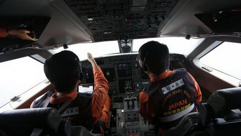 Urgen a reforzar seguridad aérea tras desaparición del avión malasio