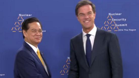 Actividades del primer ministro vietnamita en la tercera Cumbre de Energía Nuclear