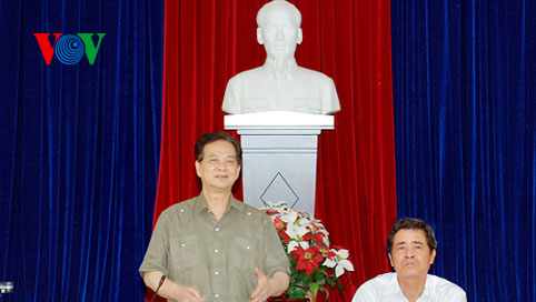 Primer Ministro Nguyen Tan Dung valora el trabajo de provincia Khanh Hoa