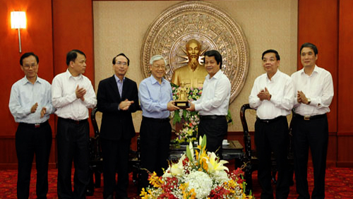 Líder partidista trabaja en Phu Tho