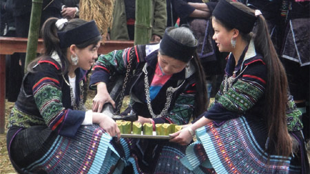 Trajes tradicionales de mujer Mong
