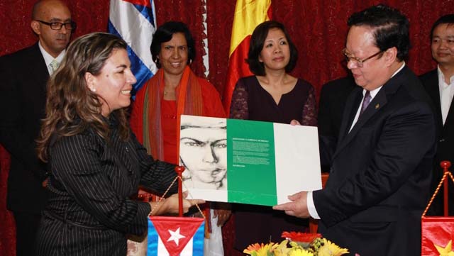 Organizaciones de amistad de Vietnam y Cuba firman acuerdo de cooperación
