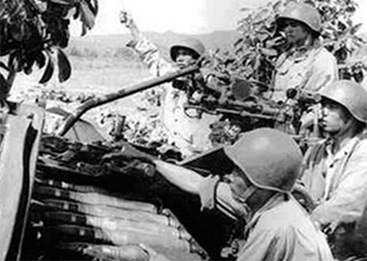 Exhibición de pinturas sobre la victoria de Dien Bien Phu