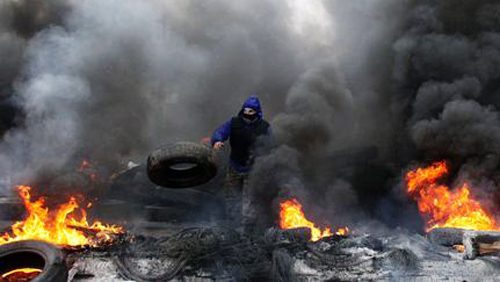 Protestas antigubernamentales derivan en violencia en Ucrania
