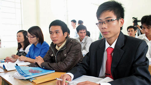 Intelectuales vietnamitas contribuyen a la eliminación de la pobreza