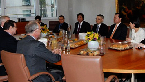 Prosigue viceprimer ministro vietnamita visita a Reino Unido