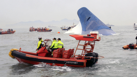 Encuentran primeros cadáveres en la embarcación SEWOL