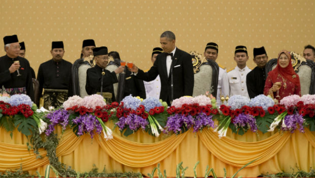 Barack Obama llega a Malasia en visita oficial