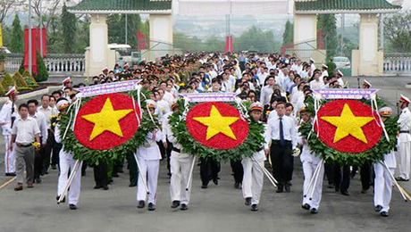 Actividades en saludo a la reunificación del país y el Día Internacional de los Trabajadores