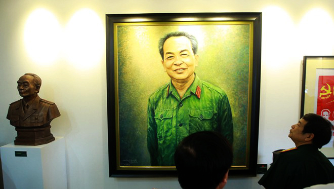 Exposiciones de fotos sobre Dien Bien Phu y el general Vo Nguyen Giap