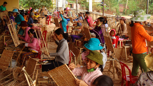 Vietnam mejora calidad de enseñanza profesional para campesinado