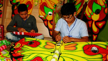 Elaboración de cometas - oficio tradicional de Hue