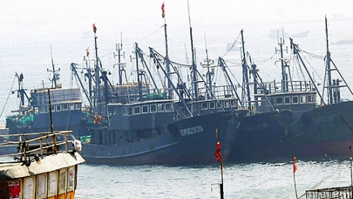 Barcos pesqueros de China penetran en aguas surcoreanas
