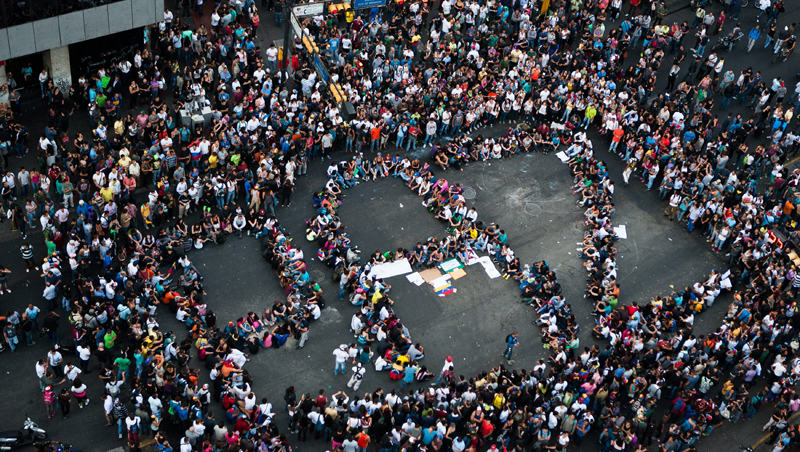 Estudiantes venezolanos detenidos por sus actos violentos en Chacao
