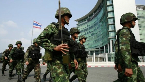 Tailandia aplica ley marcial para evitar choques sangrientos entre manifestantes