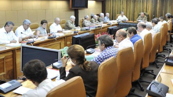 Gobierno cubano evalúa directivas del programa de desarrollo económico