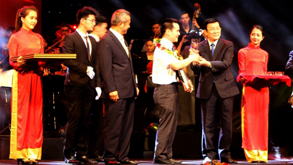 30 reconocimientos individuales y colectivos en onceno programa “Glorioso Vietnam” 2014