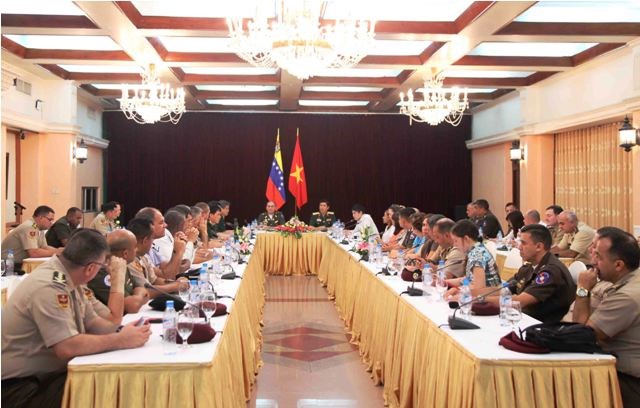 Vietnam y Venezuela intensifican cooperación en la defensa