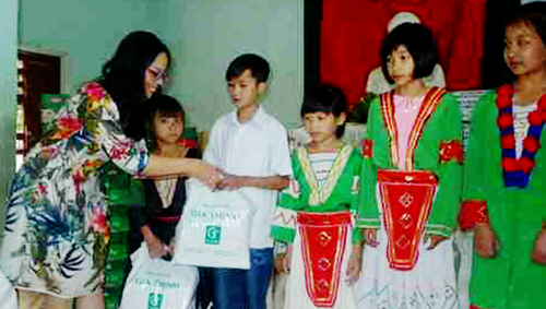 Sexto programa “Corazones simpatizantes” en apoyo a niños y discapacitados