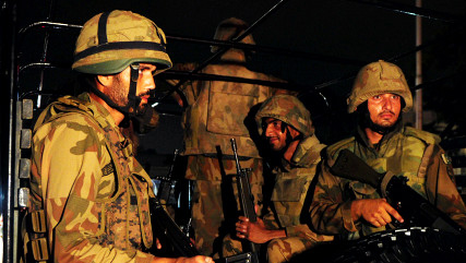 Ataque terrorista en aeropuerto de Karachi, Pakistán