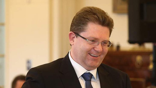 Senador australiano llama a la calma para aliviar tensiones en el Mar Oriental