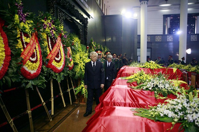 Funerales de 18 soldados de fuerzas aéreas de Vietnam fallecidos en el desempeño de la función
