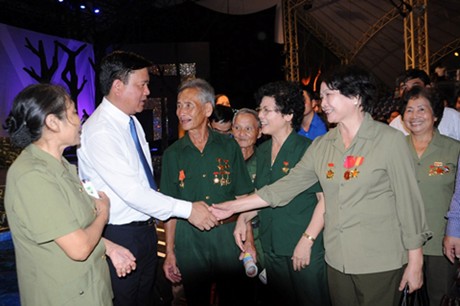 Honran a jóvenes de Choque de Vietnam