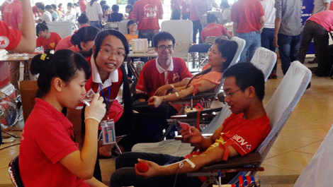 Miles de vietnamitas participan en movimiento de donación de sangre del 2014